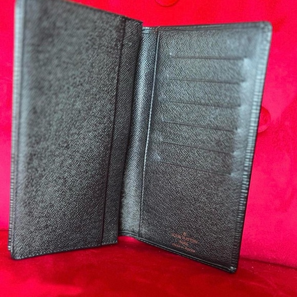 *AUTHENTIC* Louis Vuitton Brazza Black Epi Leather Wallet - Picture 4 of 6